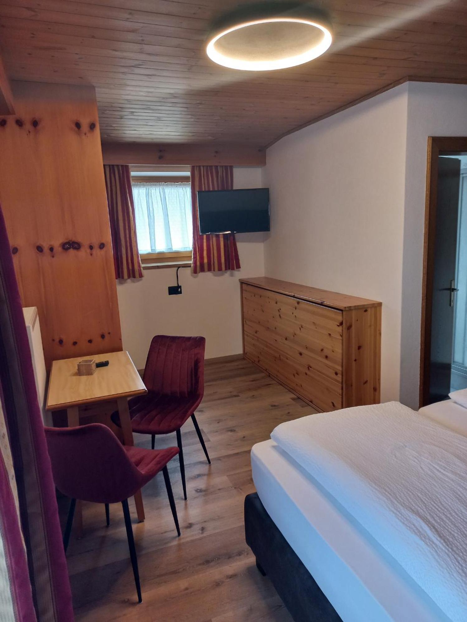 Garni Piz Da L'Ander Hotel กอร์วารา อิน บาเดีย ภายนอก รูปภาพ