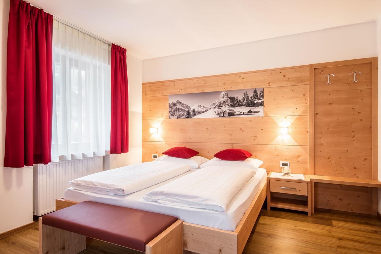 Garni Piz Da L'Ander Hotel กอร์วารา อิน บาเดีย ภายนอก รูปภาพ