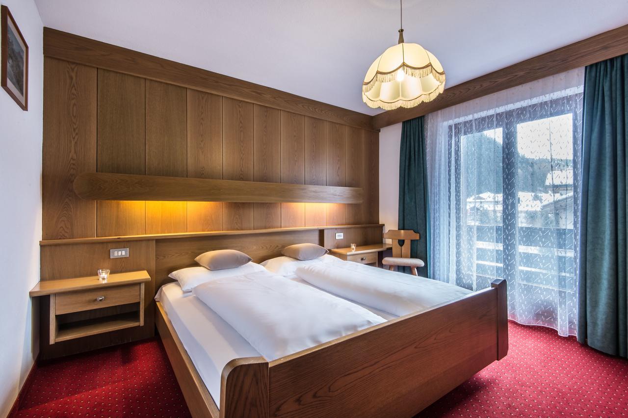 Garni Piz Da L'Ander Hotel กอร์วารา อิน บาเดีย ภายนอก รูปภาพ